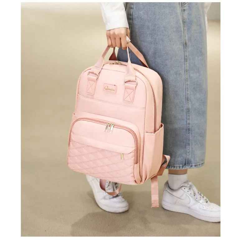 sac à dos à langer rose stylée