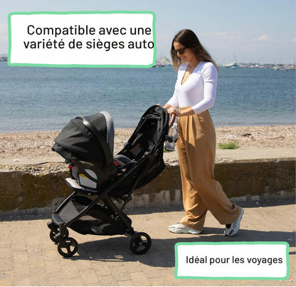 une balade avec maman et bébé en compagnie de la poussette