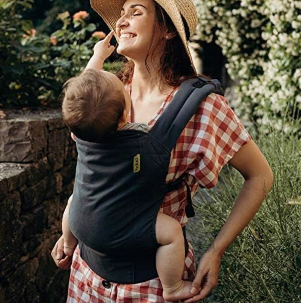 le porte bébé le bébé est en sécurité