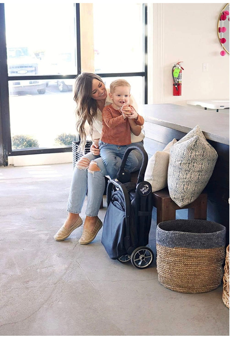 poussette bébé confort maman heureuse