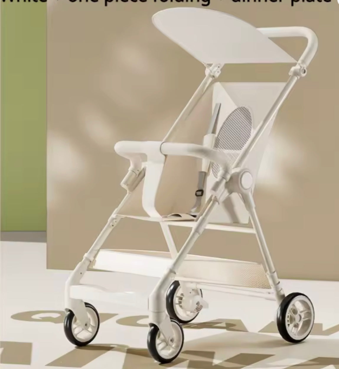 poussette canne de couleur beige