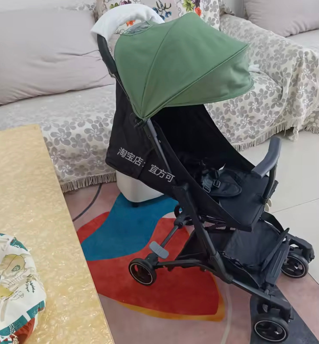 poussette canne de couleur vert