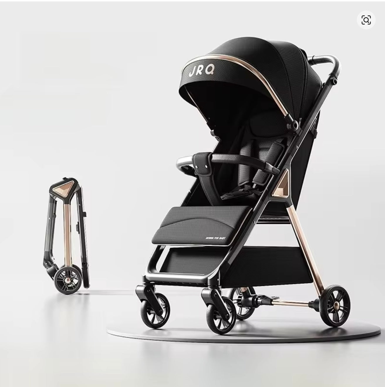 poussette canne de couleur or et noir