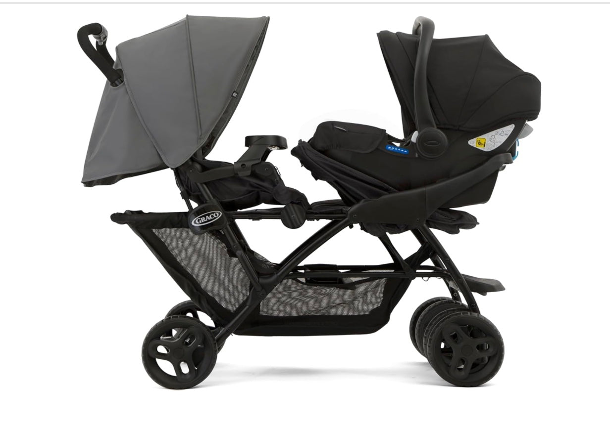 poussette double avec un pare soleil pour bébé