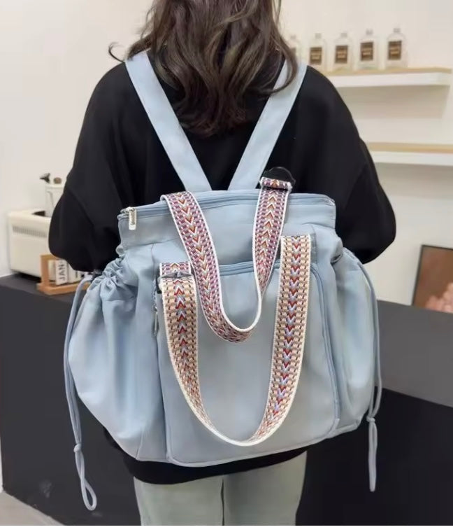 sac à dos à langer bleu pratique