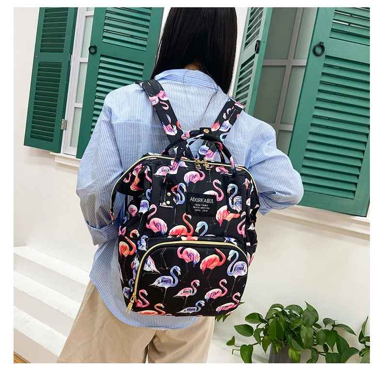 sac à dos à langer flamant rose